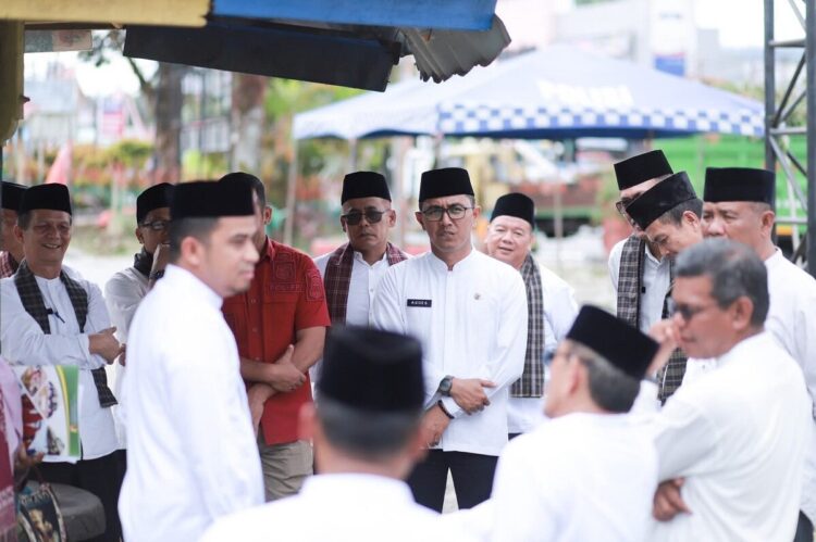 PERSIAPAN RANG SOLOK BARALEK GADANG—Wali Kota Solok Ramadhani meninjau persiapan dan lokasi kegiatan Rang Solok Baralek Gadang Tahun 2025.