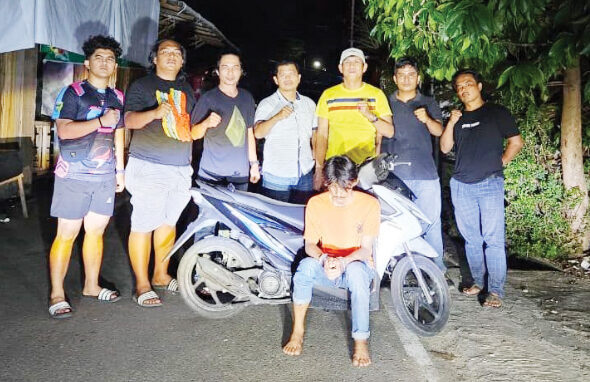 CURI MOTOR— Tiga pelaku yang terlibat kasus pencurian sepeda motor ditangkap tim gabungan Polsek Sutera dan Satreskrim Polres Pessel.