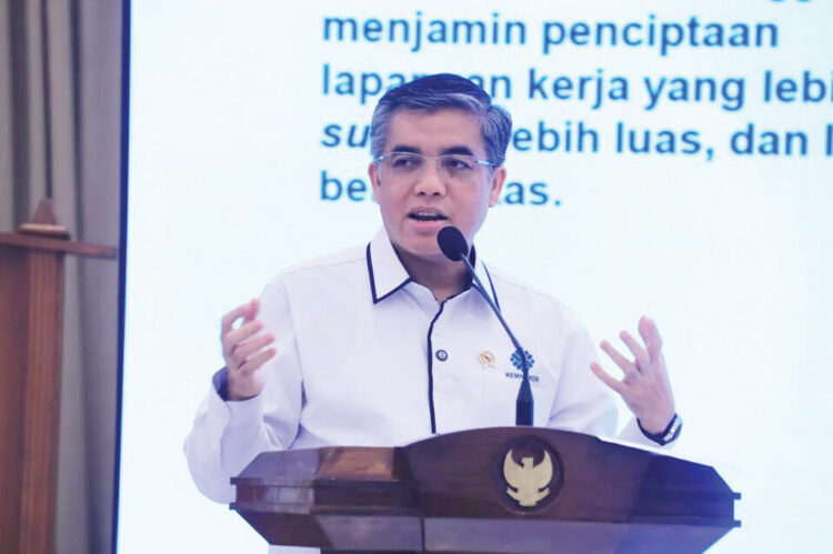 PIDATO— Menaker Yassierli saat menyampaikan pidato dalam acara Peluncuran Dokumen Master Plan Produktivitas Nasional 2025–2029 di Kantor Kementerian PPN/Bappenas, Jakarta, Selasa (7/10).
