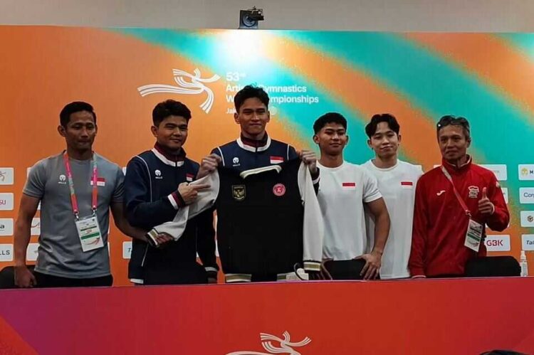 PENGALAMAN BEHARGA— Atlet senam putra Indonesia telah menyelesaikan babak kualifikasi Kejuaraan Dunia Senam Artistik 2025 di Indonesia Arena, Jakarta.