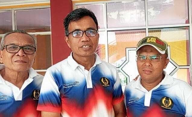 CANANGKAN— Ketua PELTI Pengkot Padang, Prof Ahmad Wira, mencanangkan akan menyelenggarakan Kejuaraan Tenis Antar Pelajar Se-Kota Padang pada Tahun 2026 mendatang.