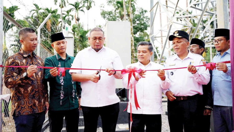PERESMIAN BTS— Wakil Ketua Komisi VI DPR RI dari Fraksi Gerindra Andre Rosiade meresmikan penggunaan tower BTS Telkomsel di Nagari Dalko, Kecamatan Tanjung Raya, Kabupaten Agam, Kamis (9/10) lalu.