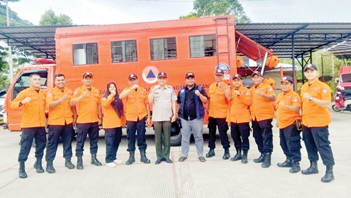 11 Personel Terpilih BPBD Dikirim ke Limapuluh Kota Perkuat Penanggulangan Karhutla 1 PELEPASAN PERSONEL— Kalaksa BPBD Kota Padang, Hendri Zulviton melepas 11 personel khusus yang dikirim ke Kabupaten Limapuluh Kota untuk mengantisipasi ancaman kebakaran hutan dan lahan (karhutla).