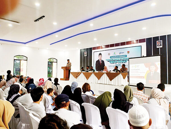 Ade Rezki Pratama Ajak Warga Bukittinggi Hidup Sehat Lewat Germas 1 SOSIALISASI GERMAS— Legislator RI Komisi IX DPR RI, Ade Rezki Pratama, bersama Kemenkes menggelar sosialisasi Germas hidup sehat dengan salah satu fokus antisipasi penyebaran penyakit campak, yang dihadiri ratusan warga Kota Bukittinggi yang dipusatkan di gedung pertemuan Kodim 0304/Agam, Bukittinggi, Sabtu (11/10).