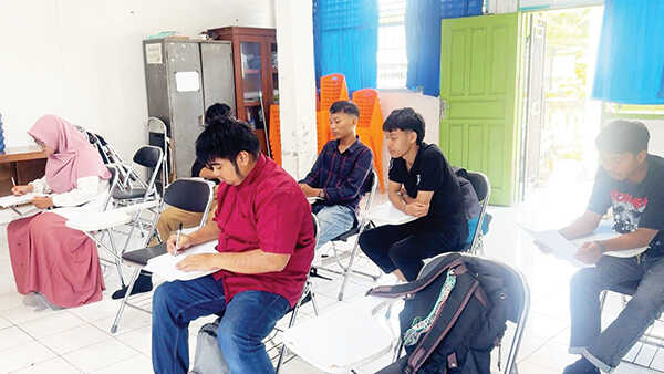 PELUANG KERJA KE JEPANG— PT Semen Padang menggelar Pelatihan Bahasa dan Budaya Jepang yang berlangsung selama enam bulan sejak Juni lalu, di Koto Lua, Kecamatan Pauh. Pelatihan ini sebagai bekal untuk menembus peluang kerja di Negeri Sakura.