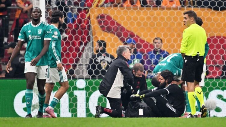 Liverpool Tumbang di Istanbul, Galatasaray Menang Berkat Penalti Osimhen 1 SIAL— Kesialan menimpa Liverpool saat mereka dikalahkan oleh Galatasaray disaat bersamaan, Kiper utama mereka, Alisson Becker mengalami cidera dan harus ditarik keluar pada laga fase liga Liga Champions 2025/2026, Rabu (1/10) dini hari WIB.