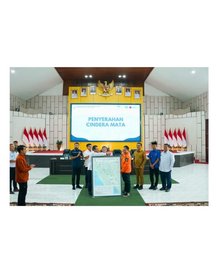 SEKOLAH LAPANG— Bupati Solsel Khairunas membuka kegiatan Sekolah Lapang BMKG sekaligus Reses Anggota DPR RI Zigo Rolanda di Kantor Bupati Solok Selatan, Selasa (14/10).