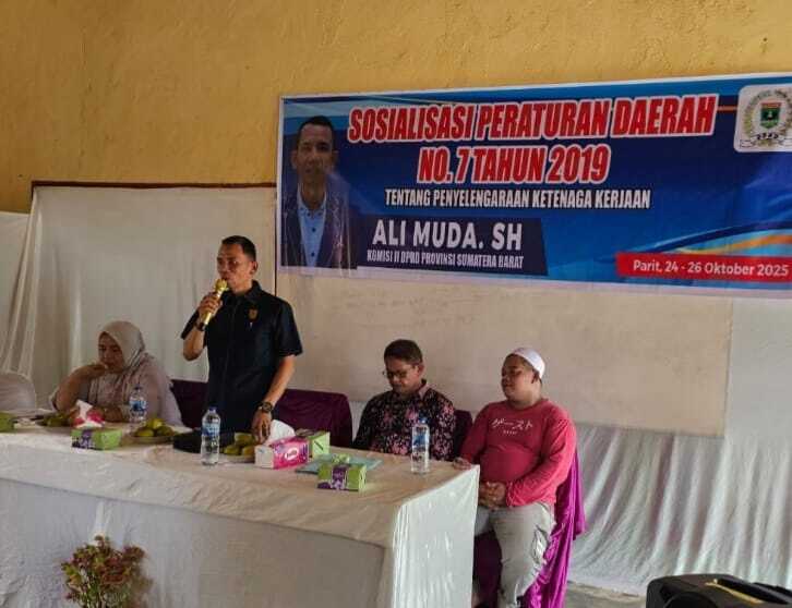 SOSIALISASI—Anggota DPRD Sumbar, Ali Muda melaksanakan kegiatan Sosialisasi Peraturan Daerah (Perda) Nomor 7 Tahun 2019 di  Nagari Parit, Kecamatan Koto Balingka.