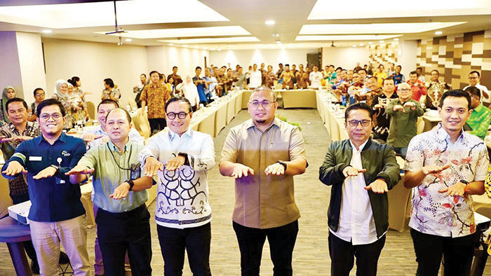 Pertemukan Pemkab dengan BUMN dan Kementerian PU, Andre Rosiade Komitmen Bantu Mentawai Lakukan Percepatan Pembangunan 1 AUDIENSI— Wakil Ketua Komisi VI DPR RI Andre Rosiade melakukan audiensi dengan Pemerintah Kabupaten (Pemkab) Kepulauan Mentawai, Rabu (8/10). Andre membawa serta sejumlah petinggi BUMN di Sumbar dan Kepala Balai dan Satker Kementerian Pekerjaan Umum (PU) di Sumbar.