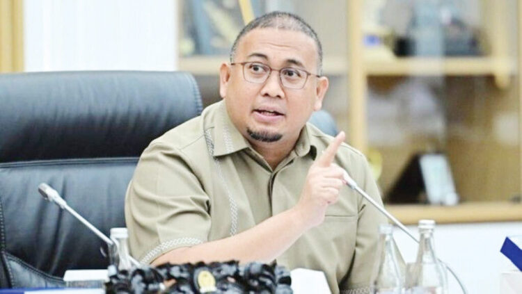 RAPAT PRIPURNA— tua Panitia Kerja (Panja) RUU BUMN sekaligus Wakil Ketua Komisi VI DPR RI Andre Rosiade, menegaskan karyawan Kementerian BUMN tetap berstatus ASN, meski instansinya berubah jadi badan, selepas Rapat Paripurna ke-6 Masa Persidangan I 2025-2026 di DPR RI, Jakarta Pusat, Kamis (2/10).