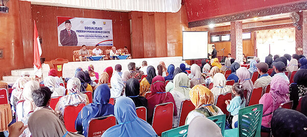 SOSIALISASI— Anggota Komisi IX DPR RI, Ade Rezki Pratama bersama mitra kerja BGN gencarkan sosialisasi program MBG, Selasa (30/9) di Hall Saiyo Sakato, Kota Pariaman.