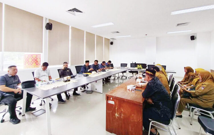 Bahas Serapan Anggaran yang Masih Ada, Komisis IV DPRD Gelar Pertemuan dengan Dispora Padang 1 PERTEMUAN— Pertemuan antara Komisi IV bersama Pimpinan DPRD, lintas Komisi di DPRD Kota Padang dengan Dinas Pemuda dan Olahraga Kota Padang.