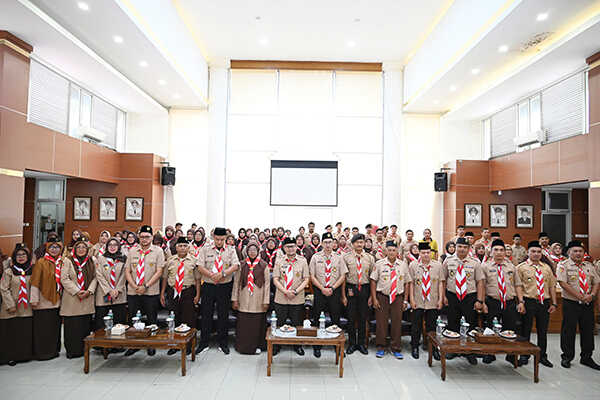 SOSIALISASI— Wawako Bukittinggi, Ibnu Asis, membuka secara resmi kegiatan sosialisasi aplikasi Ayo Pramuka yang digelar di Aula Balai Kota Bukittinggi, Rabu (22/10).