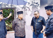 Kunjungi Korban Kebakaran Nagari Balingka, Bupati Agam Serahkan Bantuan Rp100 Juta