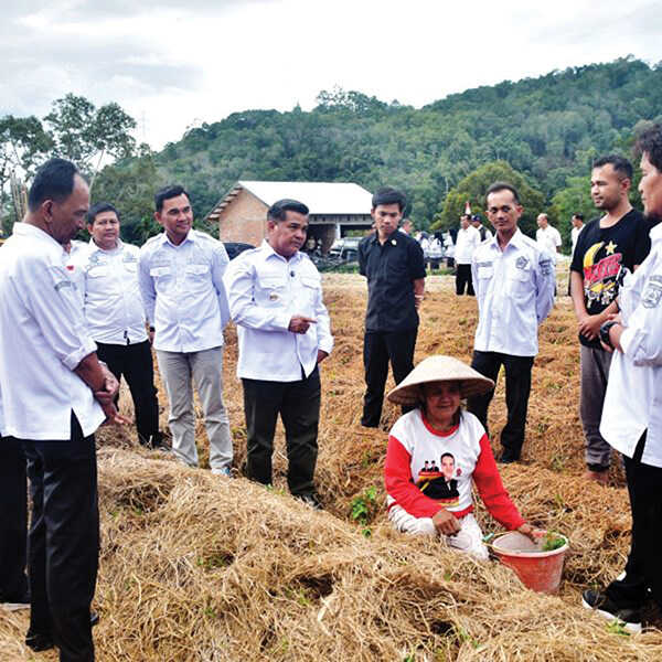 Percepatan Pembangunan dan Ketahanan Pangan, Bupati Agam Dorong Pemetaan Wilayah Palupuh 1 KUNJUNGAN KERJA— Bupati Agam, Benni Warlis melakukan kunjungan kerja
ke Kecamatan Palupuh, Rabu (15/10).