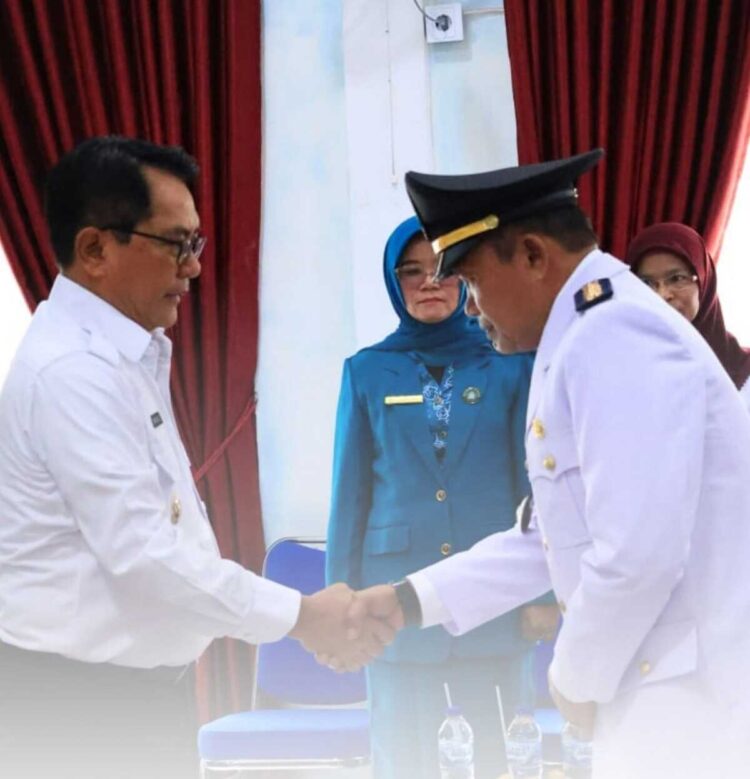 Camat Miliki Peran Sebagai Penggerak Pembangunan 1 SERTIJAB CAMAT— Bupati Padangpariaman John Kenedy Azis menghadiri sertijab Camat Batang Gasan, dan Camat V Koto Timur.