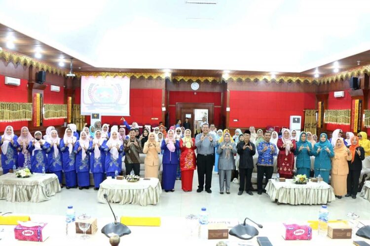 FGD— Wali Kota Pariaman Yota Balad menghadiri acara Focus Group Discussion (FGD) Pengabdian Masyarakat Universitas Islam Negeri (UIN) Syech M. Djamil Djambek Bukittinggi