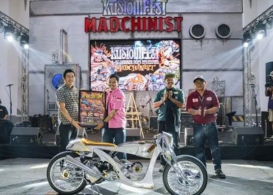 MODIFIKASI— Karya dari Vulla Hendrata pada Honda Stylo160 yang mengusung konsep Neo Boardtracker akan dihadirkan di ajang Mooneyes - Yokohama, Jepang pada 7 Desember 2025.