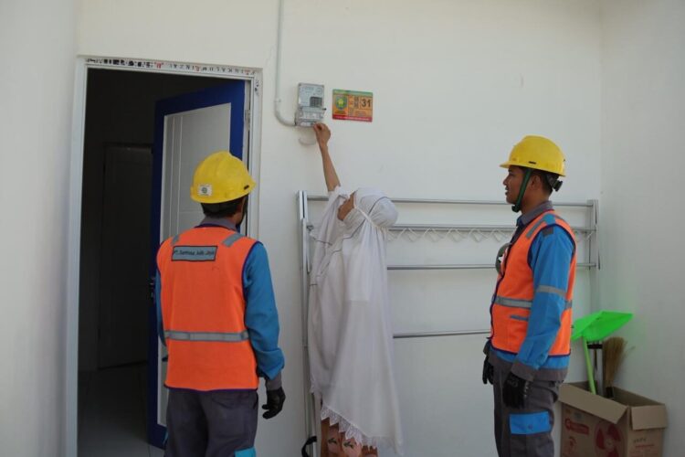 PLN Sambung Listrik Gratis Bagi 93 KK di Kampung Nelayan Indramayu 1 IMG 20251013 WA0001