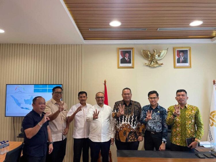 KUNJUNGI DIRJEN— Wali Kota Pariaman Yota Balad, mengusulkan pembangunan 1.912 Rumah Tidak Layak Huni (RTLH) dan rumah susun negara bagi ASN ke Direktur Jenderal Perumahan Perdesaan Kementerian Perumahan dan Kawasan Permukiman (Kemen PKP) RI, Dr. Drs. Imran.