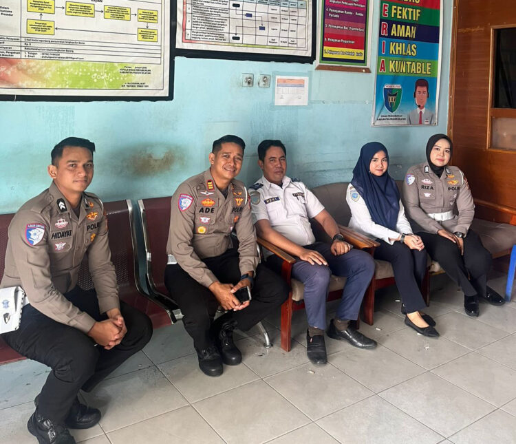 Kasat Lantas AKPM Ade Saputra SH.MH koordinask dengan Dishub Pessel