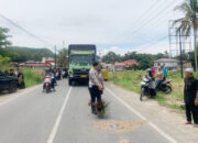 Ditabrak Mobil Pikap, Pemotor Tewas di Tempat, Terkapar Bersimbah Darah