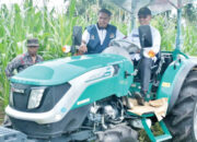 Dorong Produktivitas, DPR RI dan Pemkab Agam Salurkan Bantuan Alsintan ke Petani