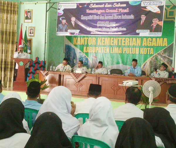 MENUJU JAKARTA— Kepala Baznas H Yulius menyampaikan sambutan dan dukungan kepada siswa yang akan mengikuti grand final Kreasi 2025