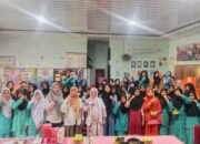 Remaja Putri di Desa Sijantang Koto Dibekali Bahaya Anemia