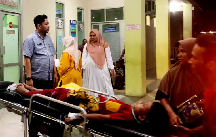 Puluhan Pelajar di Lubuk Basung Keracunan MBG, Dilarikan ke Puskesmas dan Rumah Sakit 1 KERACUNAN—
Pelajar di Lubuk Basung, Kabupaten Agam, mengalami keracunan usai menyantap MBG menu nasi goreng, dilarikan
ke rumah sakit dan puskesmas.