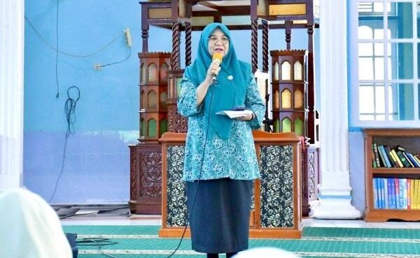 Ketua TP PKK Agam Berikan Pembinaan di Palupuh, Kader Diminta Perkuat Peran dalam Pemberdayaan Keluarga 1 PEMBINAAN PKK— Ketua TP PKK Kabupaten Agam, Ny. Merry Benniwarlis, melakukan pembinaan TP PKK Kecamatan Palupuh di Masjid Al Irsyad, Senin (29/9).