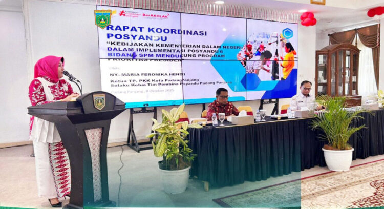 Posyandu jadi Ujung Tombak Layanan Warga 1 Ketua TP Posyandu Kota Padang Panjang Ny. Maria Feronika Hendri dalam Rapat Koordinasi Posyandu di Pendopo Rumah Dinas Wako Rabu