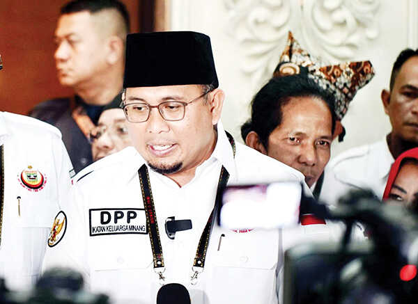 Ketum IKM Andre Rosiade Ajak Perantau Minang Nobar Film “Menuju Pelaminan” di XXI Plaza Senayan, Tersedia 750 Tiket Gratis 1 NOBAR “MENUJU PELAMINAN”— Ketum DPP IKM Andre Rosiade mengajak masyarakat dan perantau Minang di Jakarta untuk ikut nobar film Menuju Pelaminan, pada Senin (27/10) pukul 18.30 WIB di XXI Plaza Senayan, Jakarta, dengan menyediakan 750 tiket gratis bagi peserta.