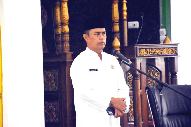 WIRID MINGGUAN— 
Korpri Kabupaten Agam kembali menggelar 
wirid mingguan Jumat (10/10) di Masjid Agung Nurul Falah, 
Lubuk Basung, dengan mendatangkan Ustadz 
Farhan Syarifuddin, Lc sebagai penceramah.