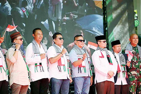 Bukittinggi Bersuara untuk Palestina, Aksi Bela Palestina dan Konser Amal Kumpulkan Donasi Rp815 Juta 1 AKSI BELA PALESTINA— Pemerintah Kota Bukittinggi bersama Qupro Indonesia dan Lembaga Aksi Kemanusiaan Indonesia (AKSI) gelar Aksi Bela Palestina dan Konser Amal, dipimpin langsung oleh Wako Ramlan Nurmatias, bersama Wawako Ibnu Asis, di Lapangan Kantin Bukittinggi, Sabtu (18/10).
