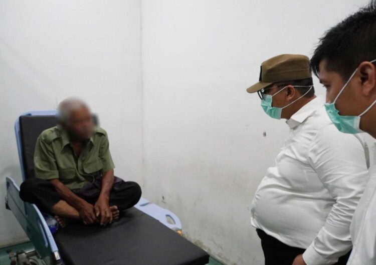 PASIEN TERLANTAR— Wali Kota Padang Panjang Hendri Arnis, saat melakukan inspeksi mendadak (sidak) ke RSUD Padang Panjang, menemukan pasien terkantar asal Tanahdatar.