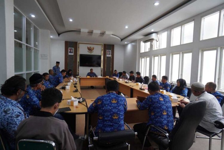 Pemko Padang Panjang Matangkan Persiapan Pacu Kuda Gubernur Cup III 1 PERSIAPAN— Sekretaris Daerah Kota Padang Panjang, Sonny Budaya Putra, memimpin persiapan untuk menyukseskan Pacu Kuda Gubernur Cup III yang rencananya digelar 26 Oktober mendatang, di Ruang VIP Lantai II Balai Kota, Jumat (17/10).