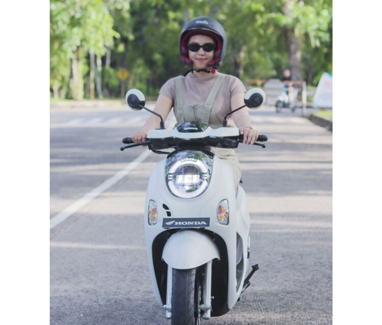 Promo Octo Fest Pembelian Honda Scoopy, Menara Agung Berikan Bonus Jaket Ekslusif 1 HONDA SCOOPY—PT Menara Agung, menghadirkan
program promo bonus jaket ekslusif selama bulan Oktober 2025.