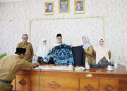 Tampung Aspirasi saat Penyerahan Bantuan Baju Batik di Empat Sekolah, Ketua DPRD Sumbar Janji Perjuangkan Nasib Guru Honorer dan Beasiswa S2