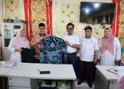 Serahkan Bantuan Batik ke 3 Sekolah di Padang, Ketua DPRD Sumbar Perjuangkan Penempatan Guru Konselor di SMA dan SMK