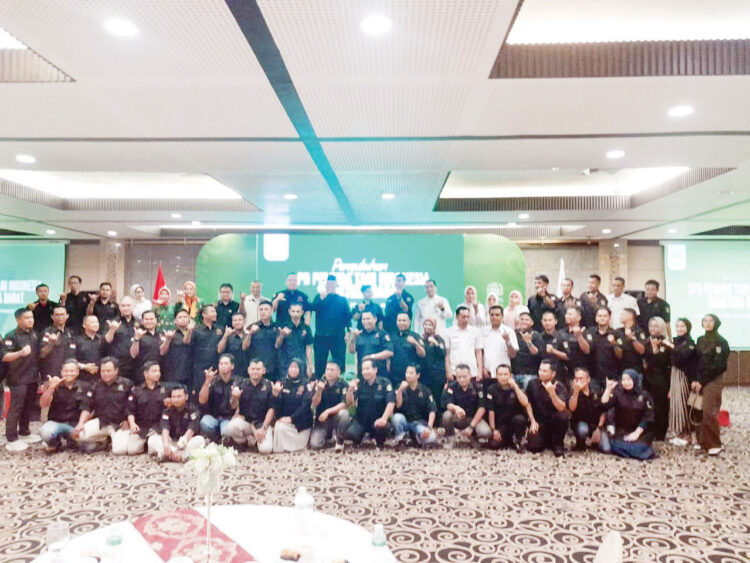 DIKUKUHKAN—Wakil Ketua DPRD Sumbar, Nanda Satria usai dikukuhkan sebagai Bendahara DPD Pemuda Tanii Indonesiia Sumbar.