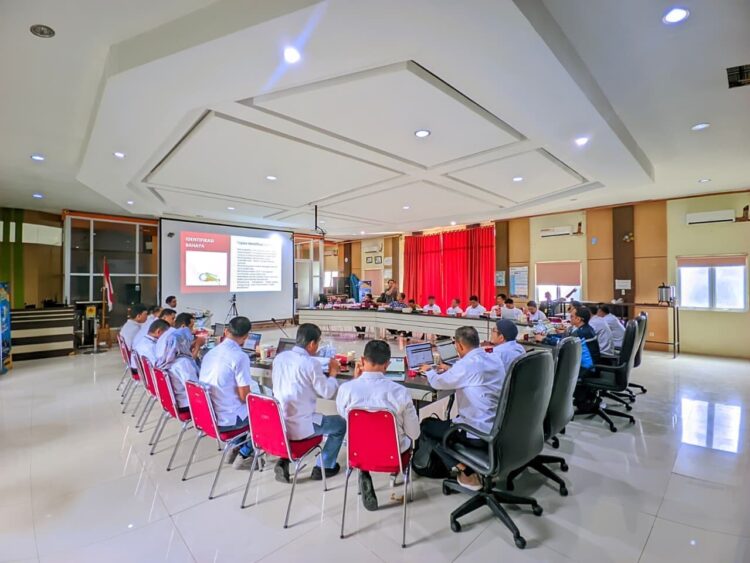 PLN UP3 Payakumbuh Gelar Simulasi Tanggap Darurat Ceceran Limbah B3 1 SIMULASI—PLN UP3 Payakumbuh menyelenggarakan simulasi tanggap darurat ceceran limbah B3.