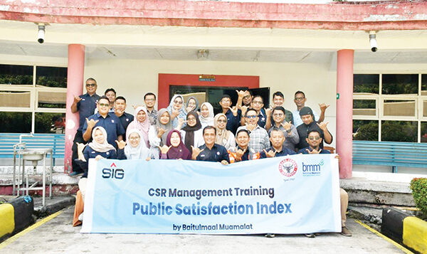 Pastikan Program CSR Tepat Sasaran, PT Semen Padang Latih LCO Ukur Kepuasan Masyarakat 1 TRAINING IKM— PT Semen Padang menggelar Training Indeks Kepuasan Masyarakat (IKM) di Gedung Diklat PT Semen Padang, 8–9 Oktober 2025. Training bertujuan memastikan program pemberdayaan masyarakat yang dijalankan perusahaan benar-benar berdampak dan bermanfaat bagi masyarakat.