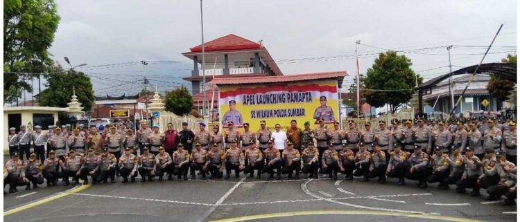 PERESMIAN— Kapolda Sumbar, Irjen Pol Gatot Tri Suryanta saat meremikan Pamapta di Polresta Bukittinggi.