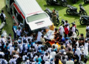 Hilang Digulung Ombak, Pelajar SMP Ditemukan Mengapung di Pantai Sasak