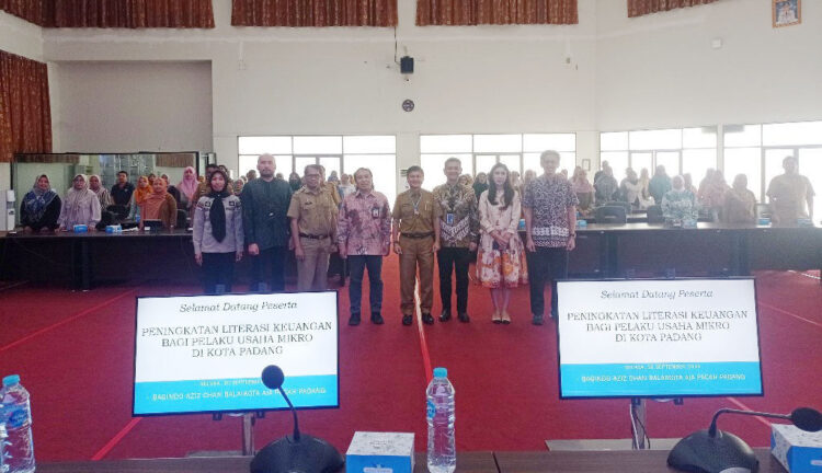 PENINGKATAN LITERASI KEUANGAN— Pemko Padang menggelar Rapat Peningkatan Literasi Keuangan Bagi Pelaku Usaha Mikro Kota Padang di Ruang Bagindo Aziz Chan, Balai Kota Aie Pacah, Selasa (30/9).