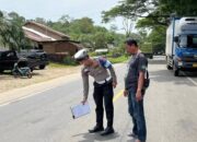 Jatuh Gegara Disenggol Mobil Hilux, Pemotor Tewas Terlindas Tronton