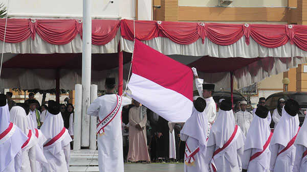UPACARA HARI SANTRI— Bupati Pasaman Barat (Pasbar) Yulianto menghadiri upacara peringatan Hari Santri Nasional (HSN) Tahun 2025 yang digelar di halaman Kantor Bupati Pasbar, Rabu (22/10).