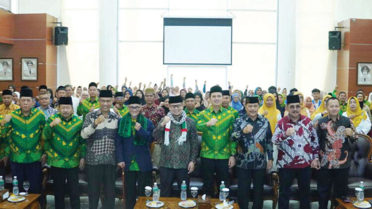 TASYAKUR MILAD— Syarikat Islam mengadakan tasyakuran milad ke-120 yang digelar di Aula Balai Kota Bukittinggi, Minggu (12/10).