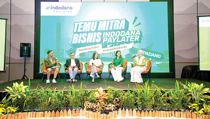 TEMU MITRA BISNIS— Indodana PayLater sebagai layanan Buy Now, Pay Later (BNPL) yang telah berizin dan diawasi Otoritas Jasa Keuangan (OJK), menggelar Temu Mitra Bisnis di Kota Padang, Kamis (16/10). Indodana PayLatter mendukung pengusaha lokal termasuk UMKM sebagai salah satu tulang punggung penggerak ekonomi di Sumbar, dan mereka perlu dukungan nyata untuk tetap relevan di era digital.
